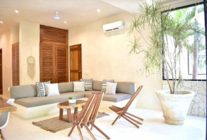 Chic-Modern Apt w/Pool, Garden, Parking & 3 Bikes